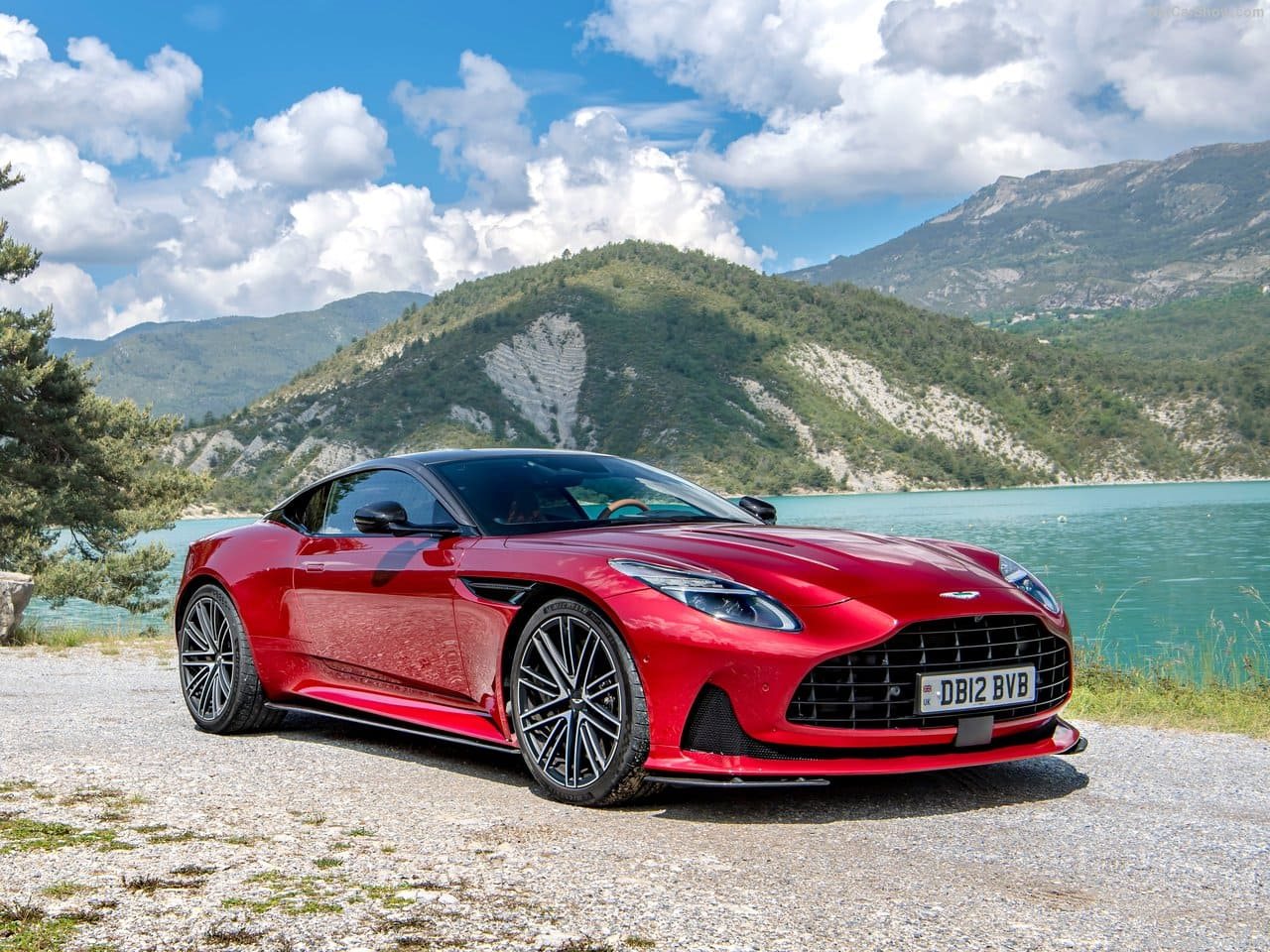 2024 - ASTON MARTIN DB12 HYPER RED, foto 1