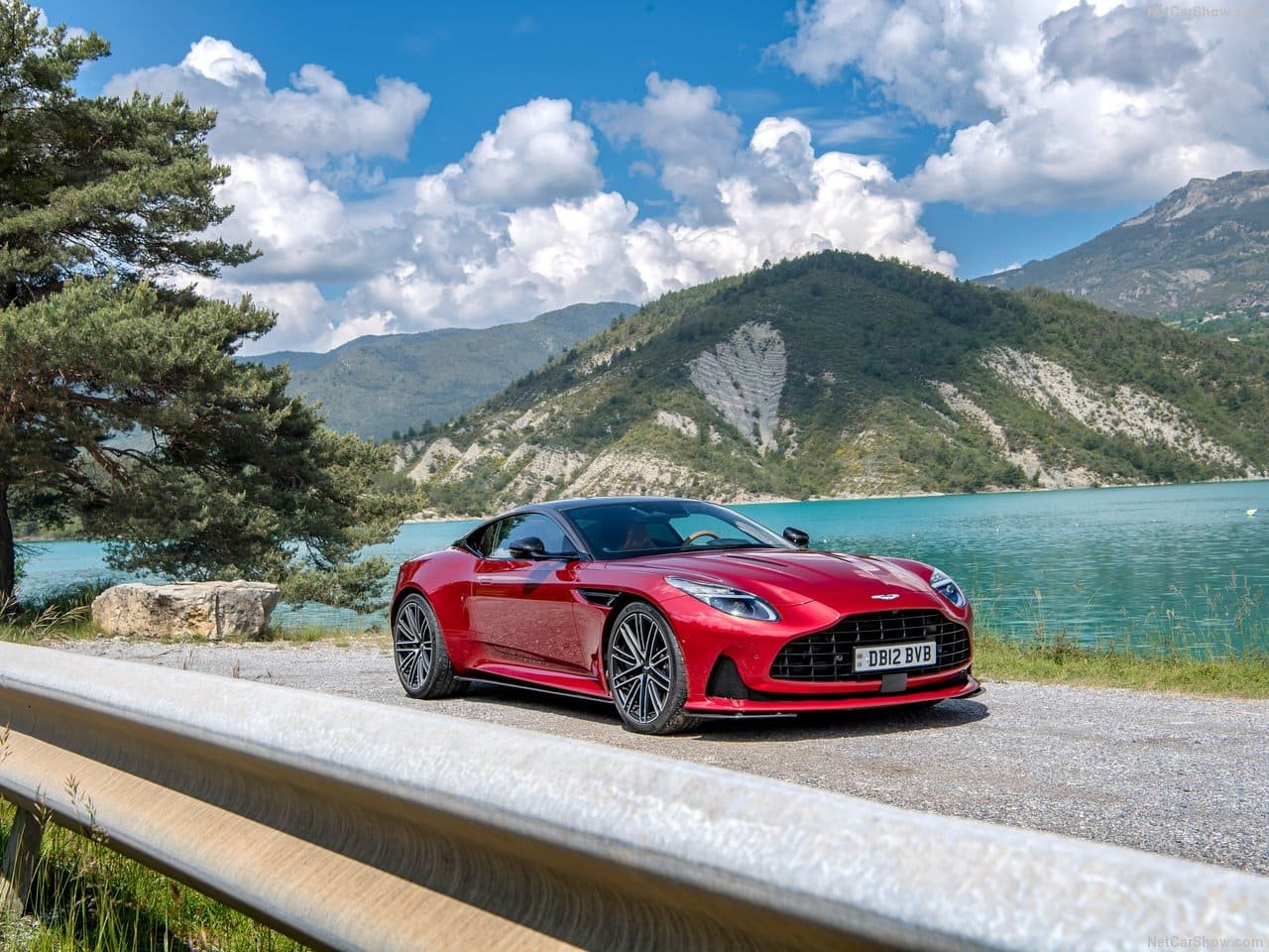 2024 - ASTON MARTIN DB12 HYPER RED, foto 2