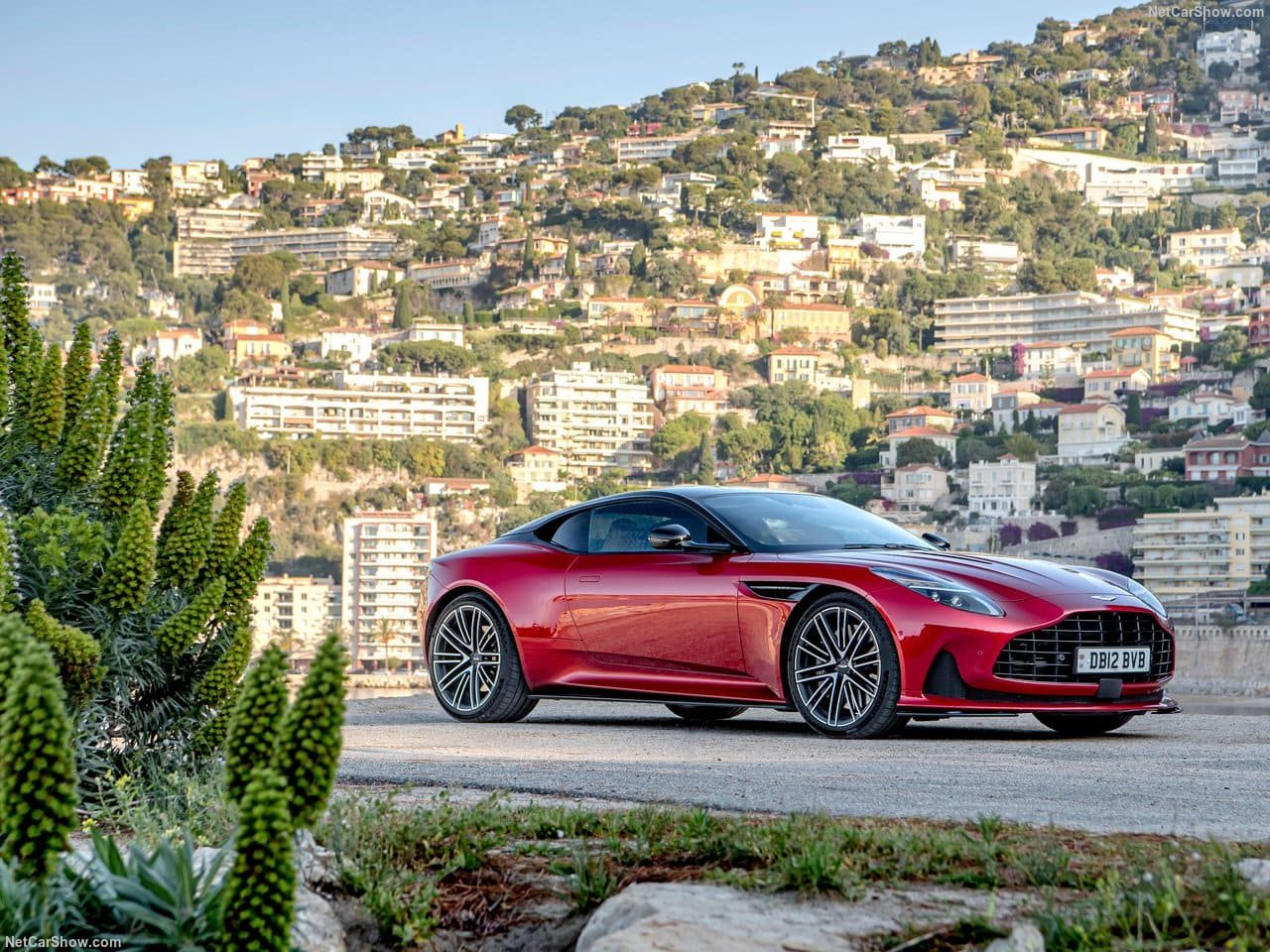 2024 - ASTON MARTIN DB12 HYPER RED, foto 3