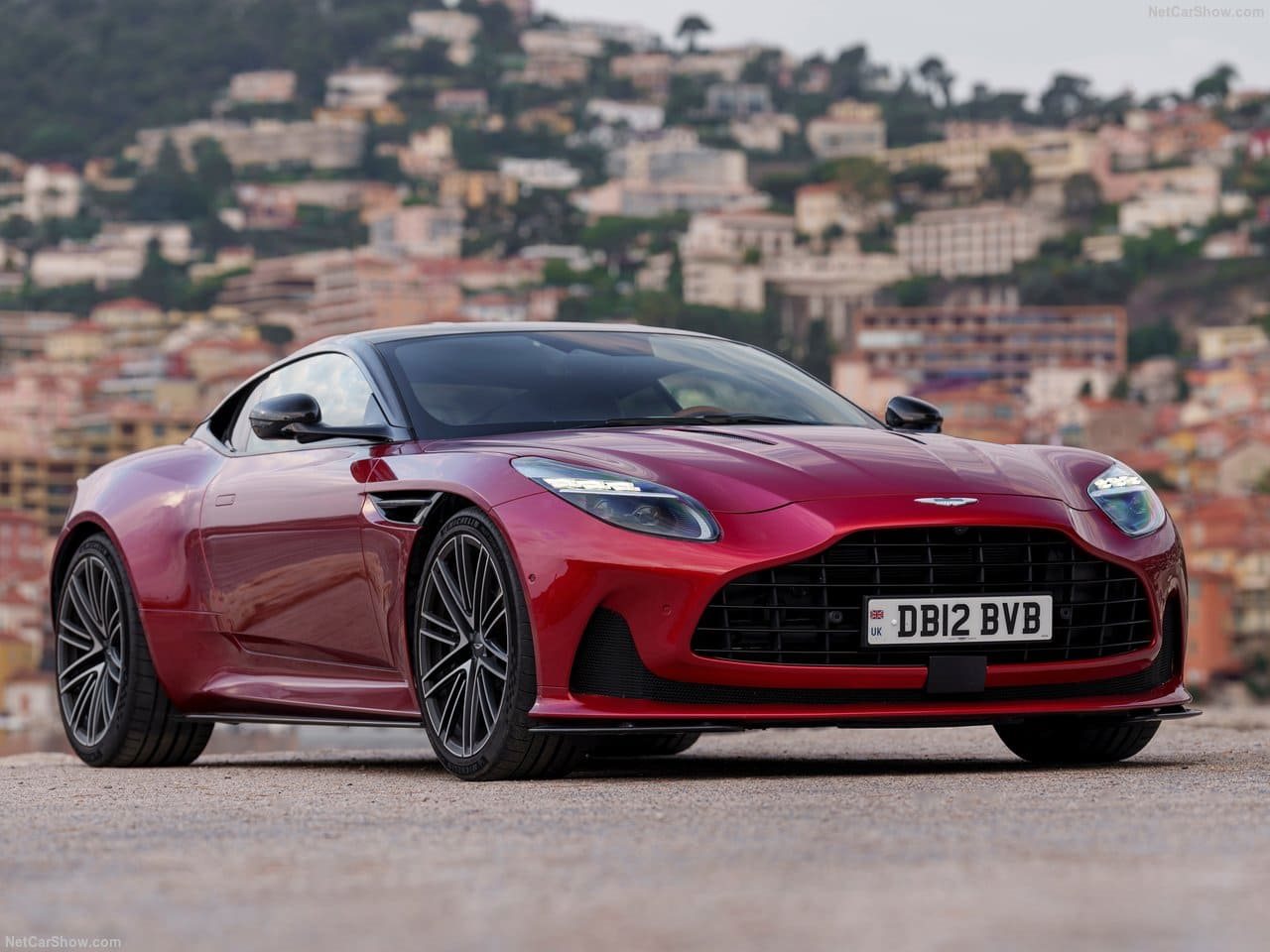 2024 - ASTON MARTIN DB12 HYPER RED, foto 4