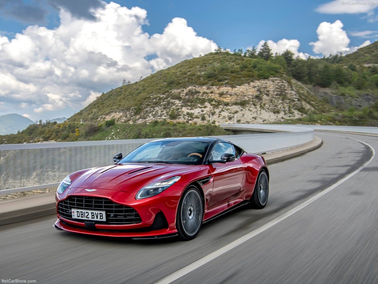 2024 - ASTON MARTIN DB12 HYPER RED, foto 29