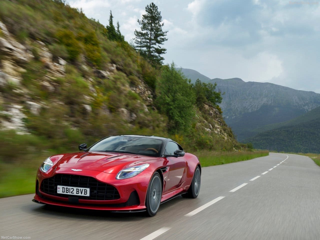 2024 - ASTON MARTIN DB12 HYPER RED, foto 36