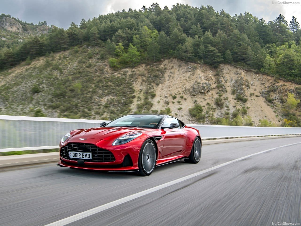 2024 - ASTON MARTIN DB12 HYPER RED, foto 38