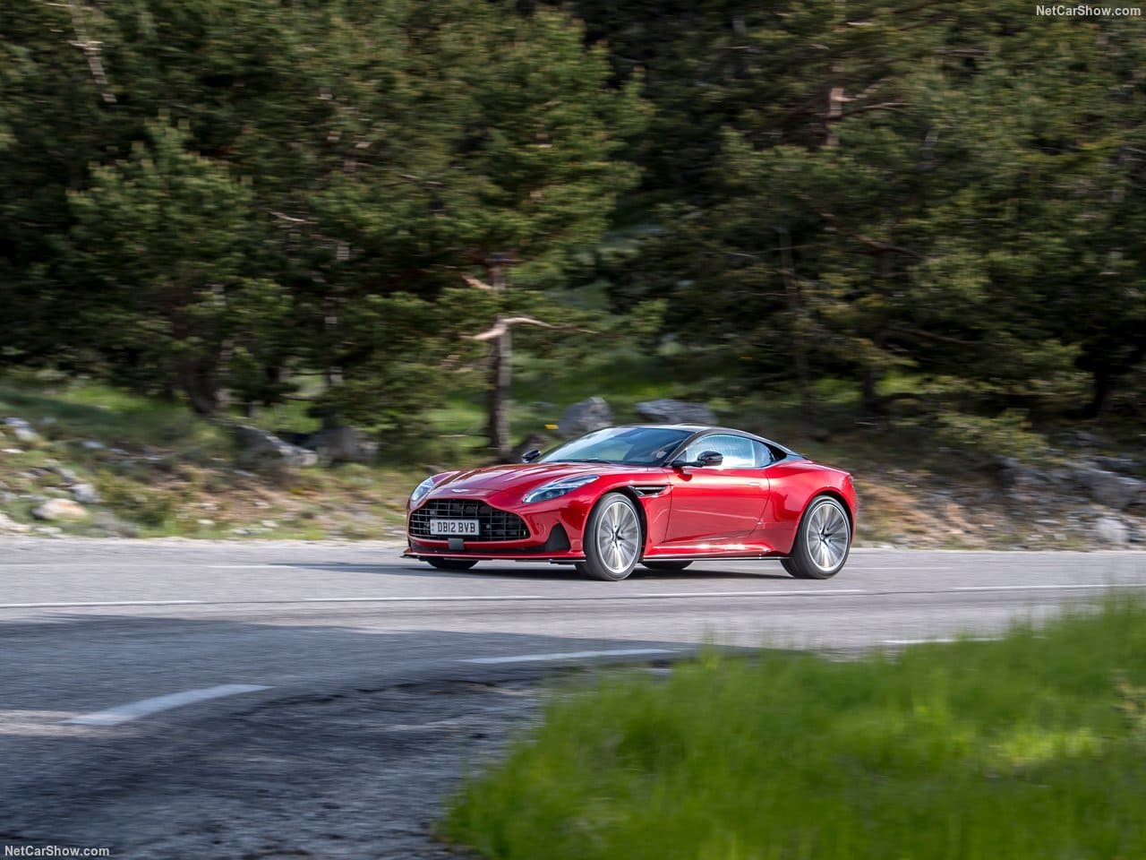 2024 - ASTON MARTIN DB12 HYPER RED, foto 57