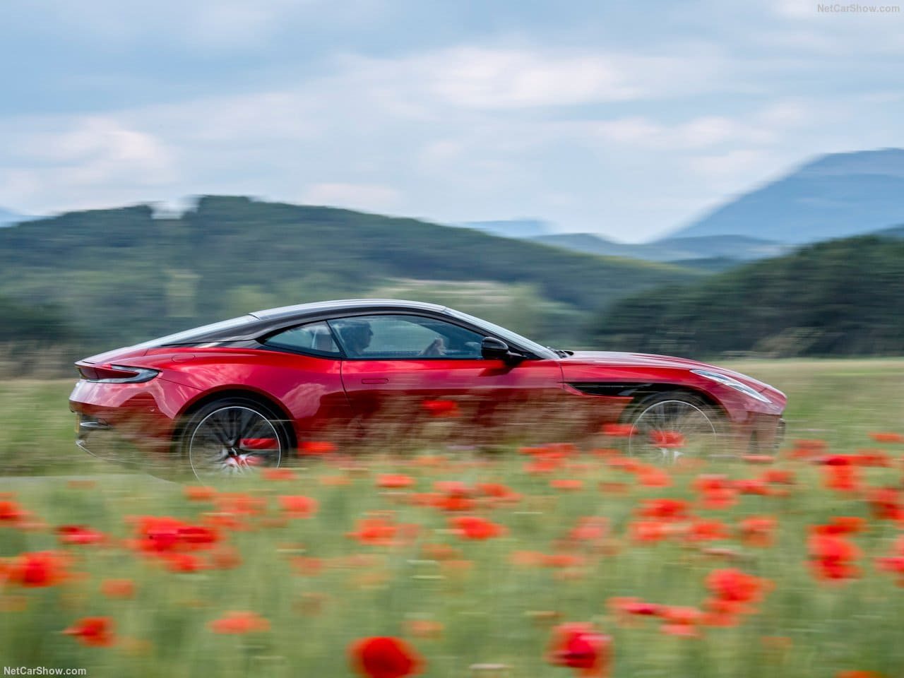 2024 - ASTON MARTIN DB12 HYPER RED, foto 72
