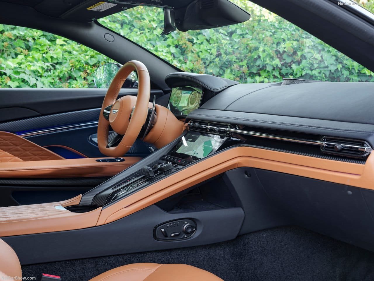 2024 - ASTON MARTIN DB12 HYPER RED, foto 126