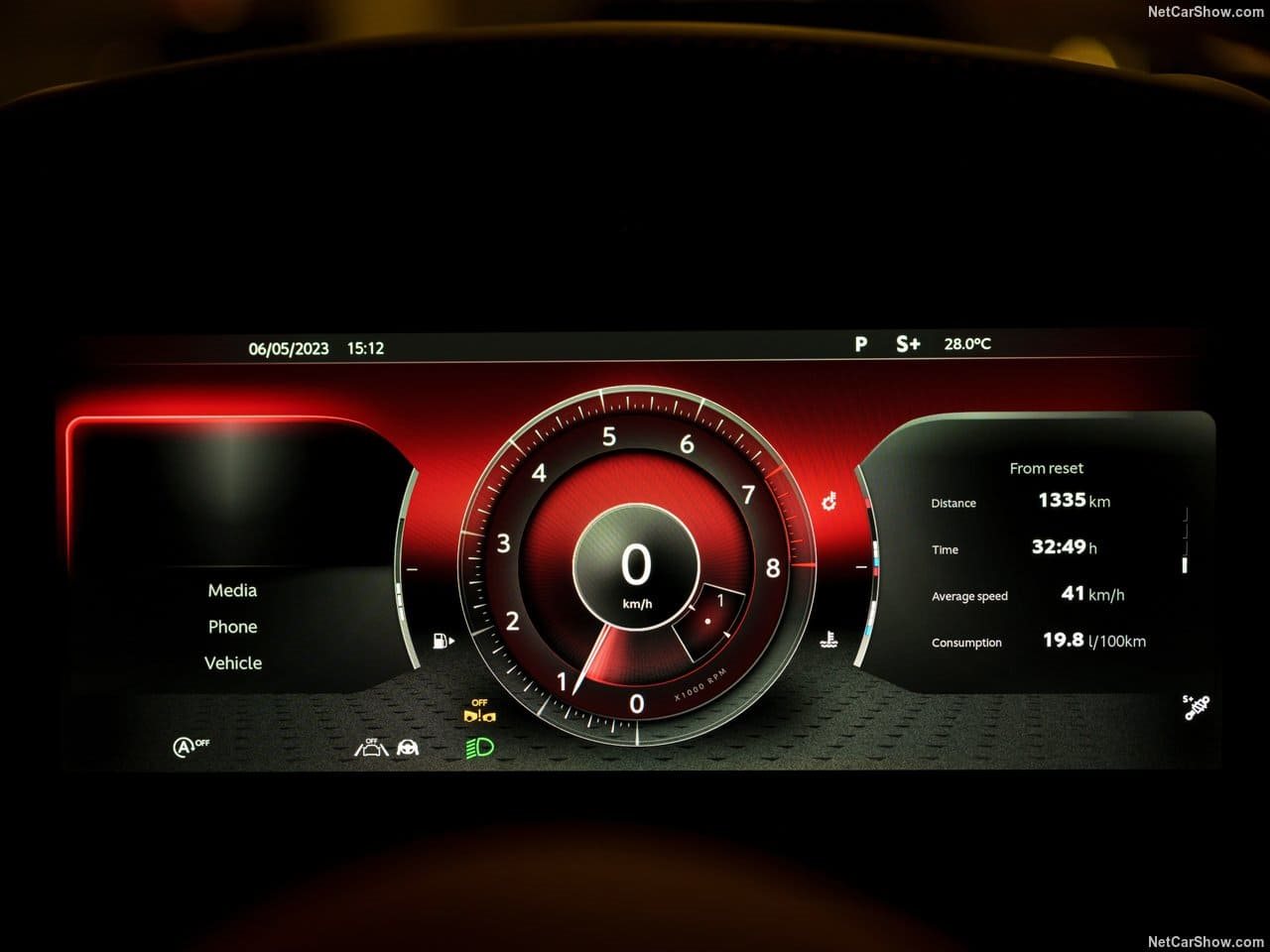 2024 - ASTON MARTIN DB12 HYPER RED, foto 146