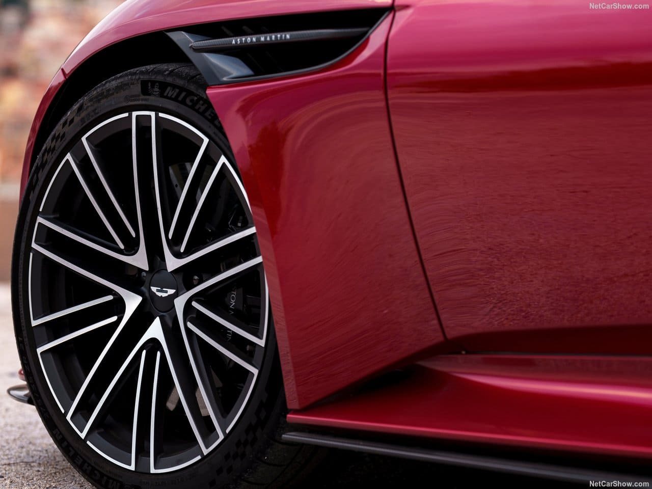 2024 - ASTON MARTIN DB12 HYPER RED, foto 180