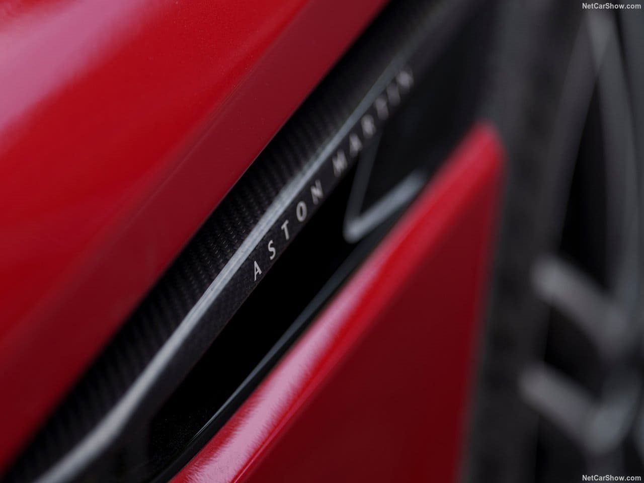 2024 - ASTON MARTIN DB12 HYPER RED, foto 190