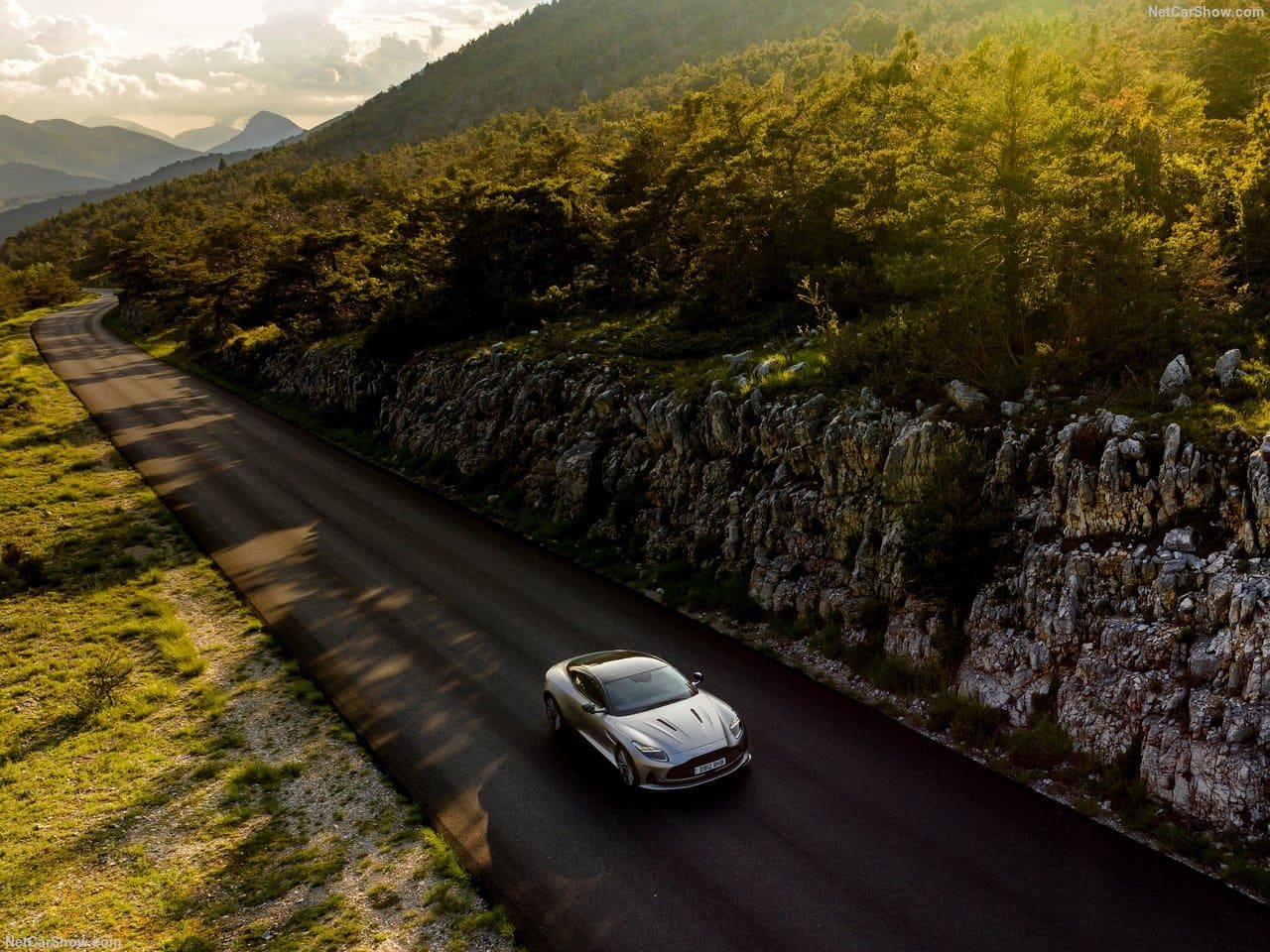 2024 - ASTON MARTIN DB12 SATIN ALUMINITE SILVER, foto 32