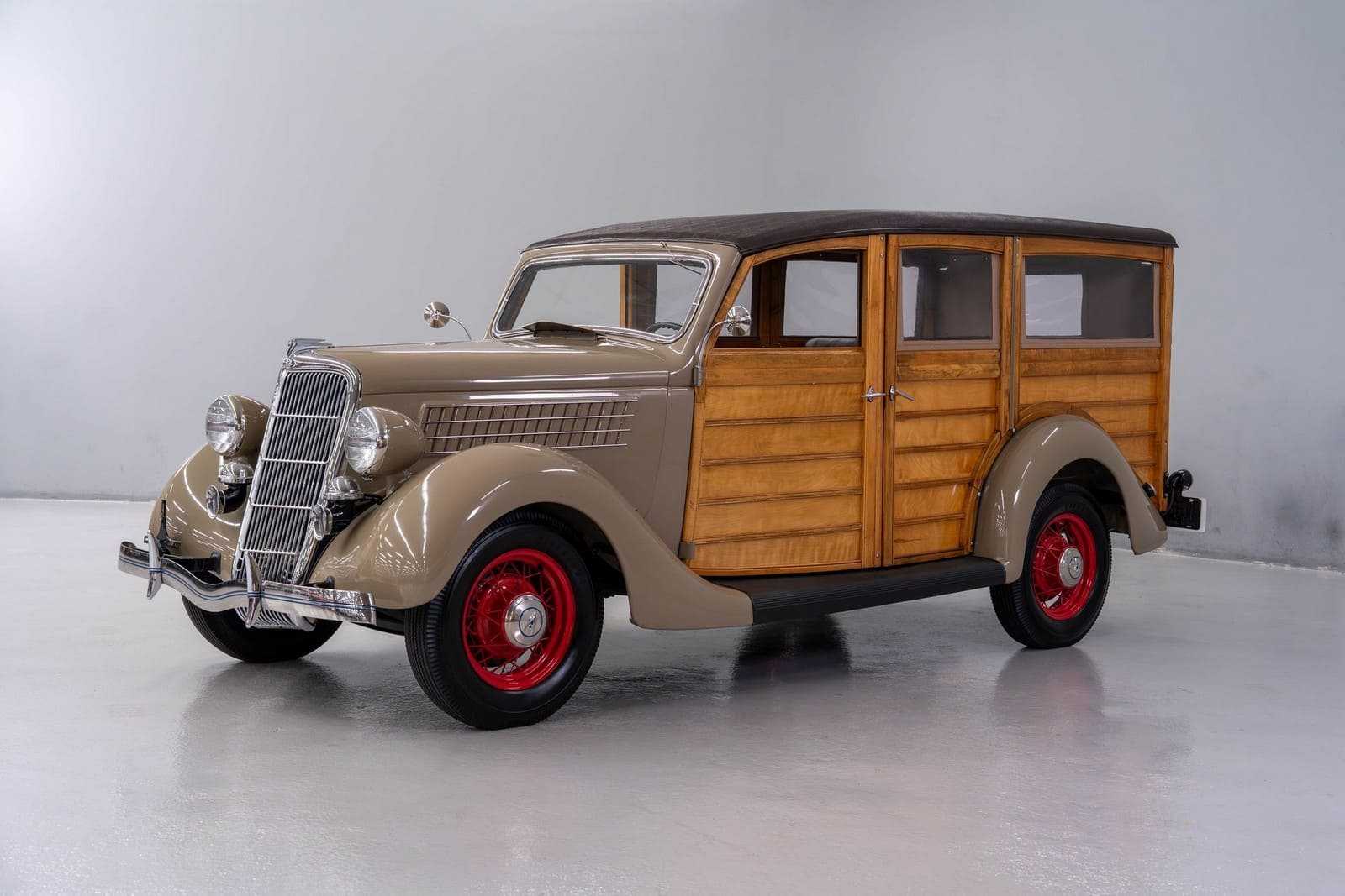 1935 - FORD MODEL 48 WOODY WAGON BROWN, foto 1
