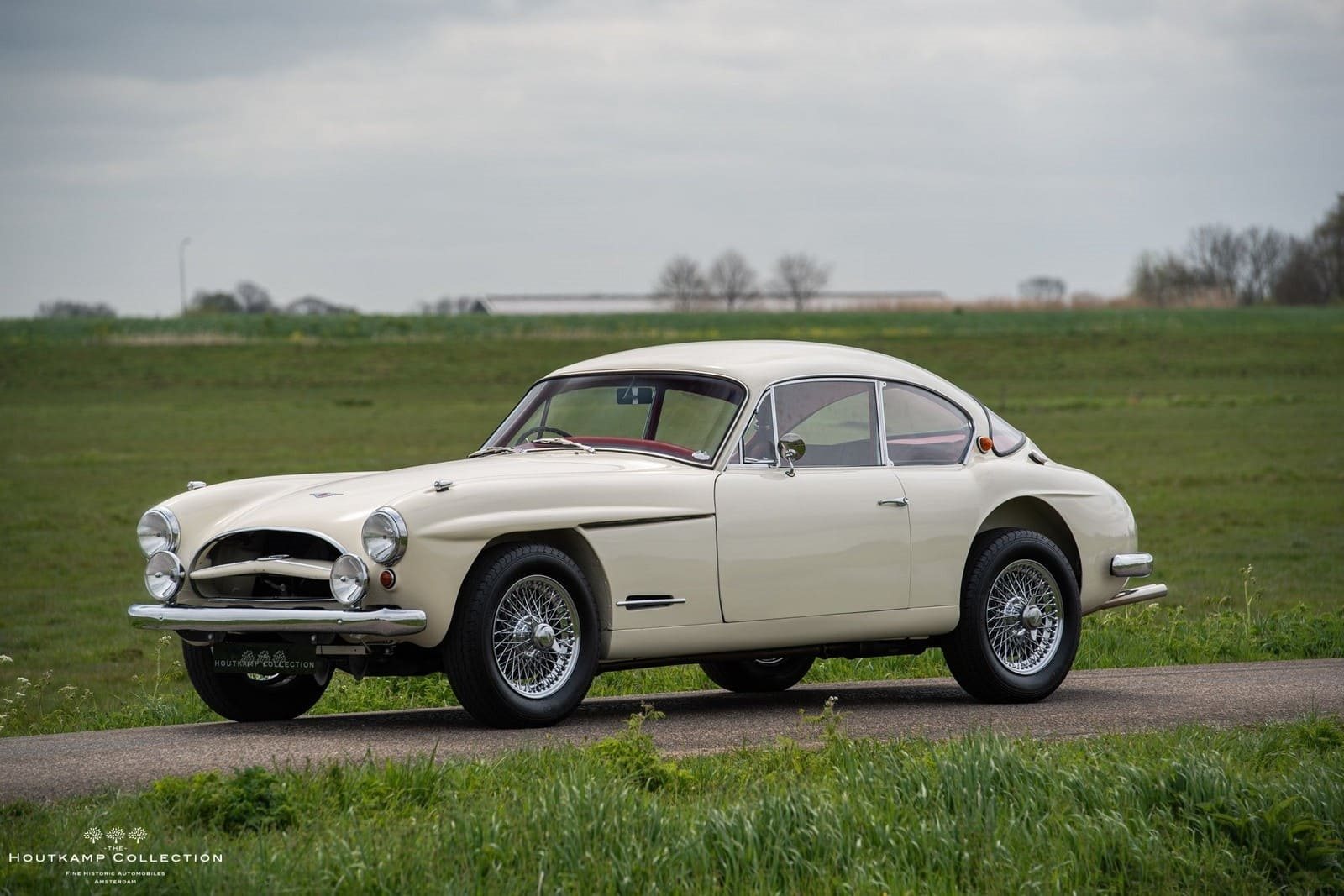 1956 - JENSEN 541 COUPE WHITE, foto 1