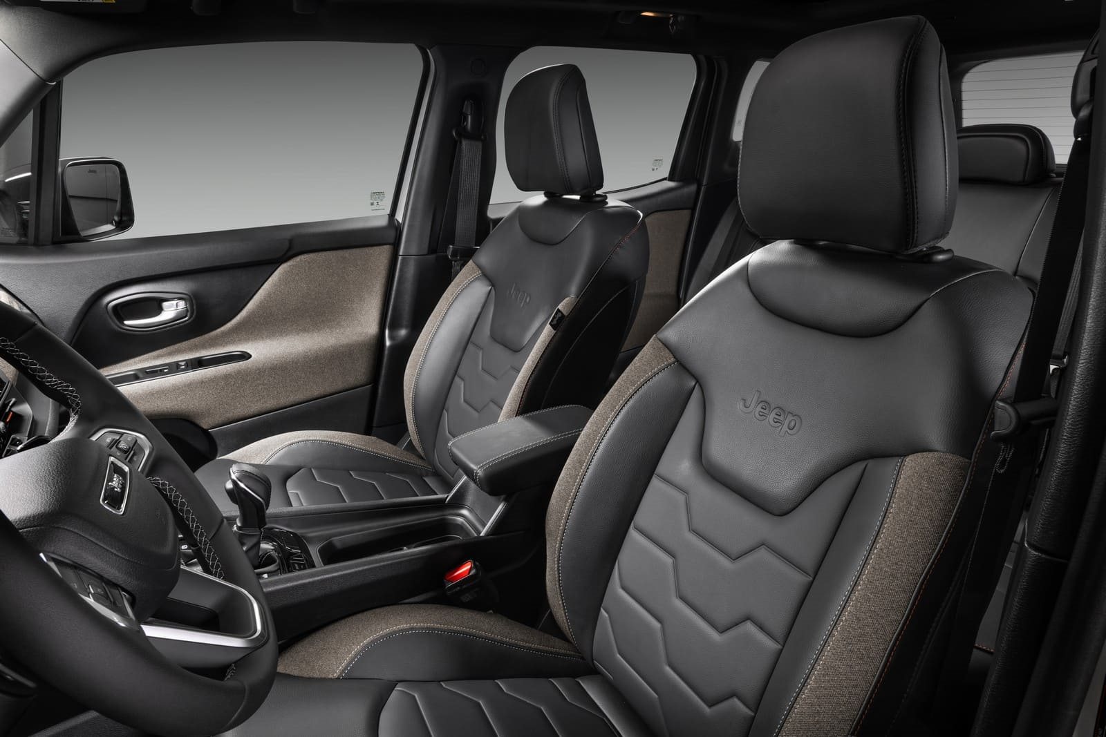 2027 - JEEP RENEGADE SAHARA, foto 38