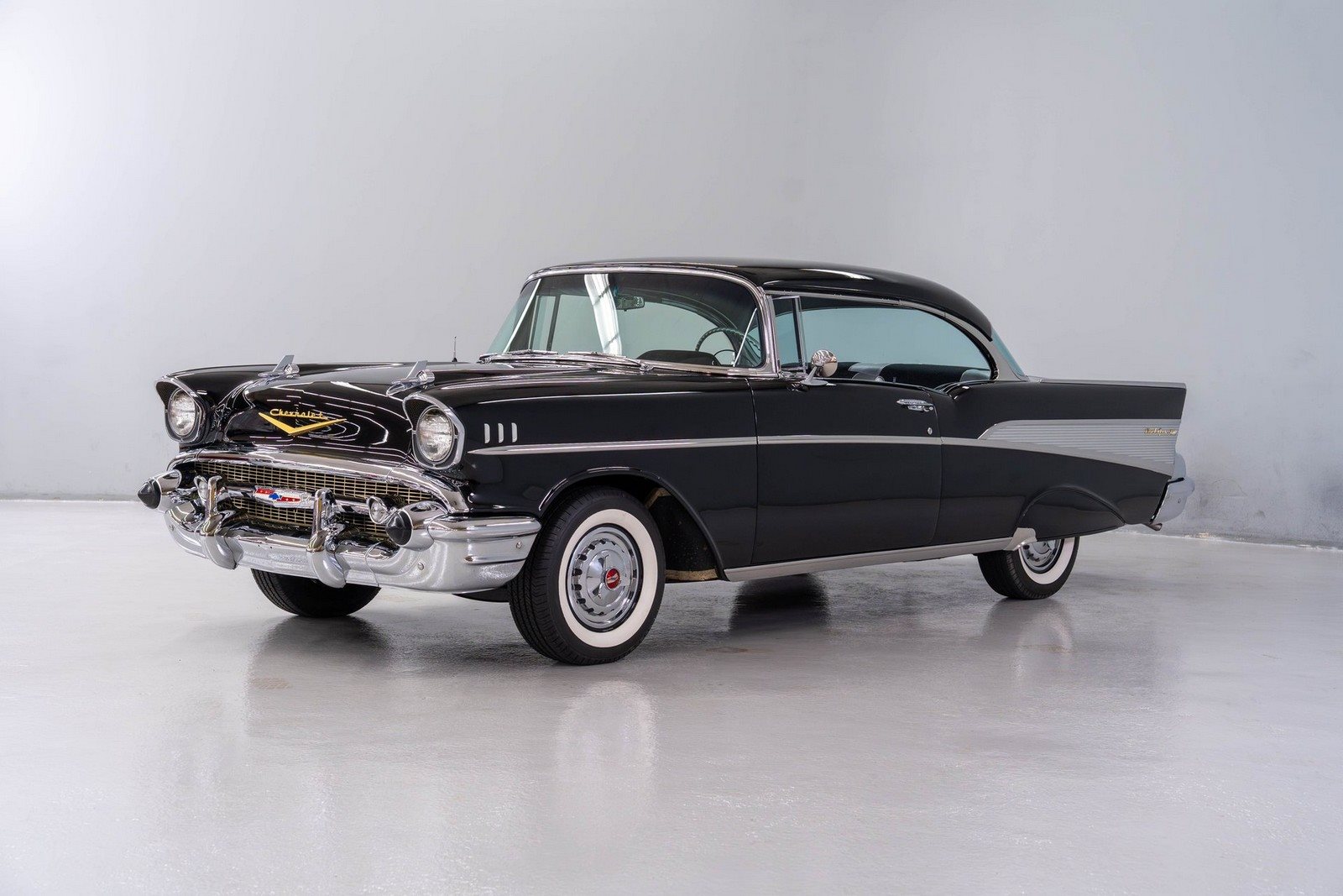 1957 - CHEVROLET BEL AIR SPORT COUPÉ ONYX BLACK, foto 1