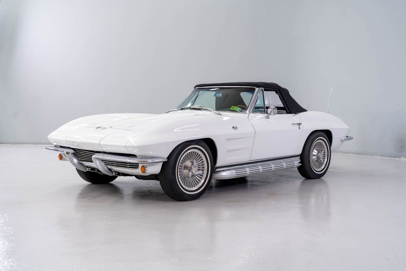 1964 - CHEVROLET CORVETTE CONVETIBLE ERMINE WHITE, foto 1
