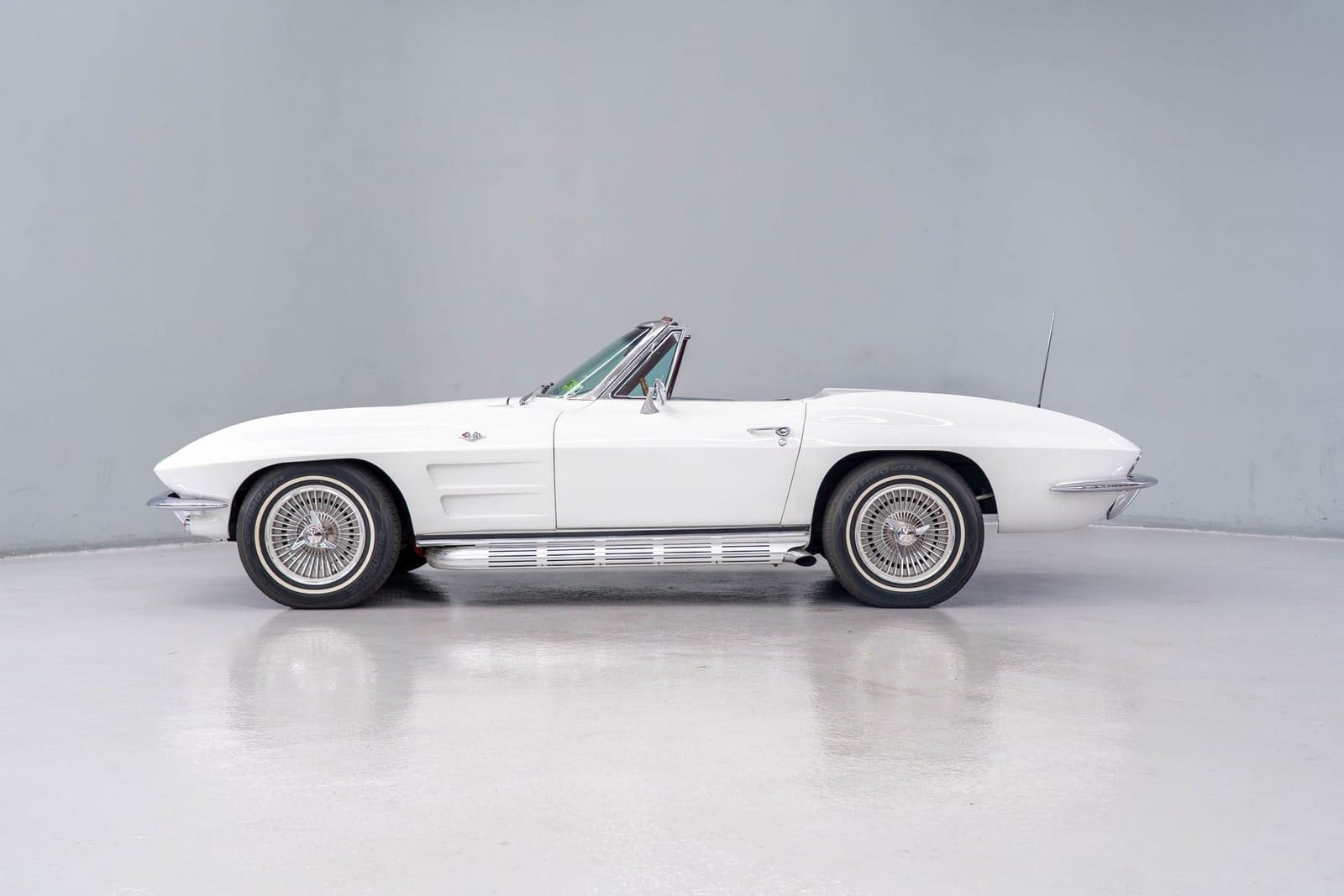 1964 - CHEVROLET CORVETTE CONVETIBLE ERMINE WHITE, foto 2