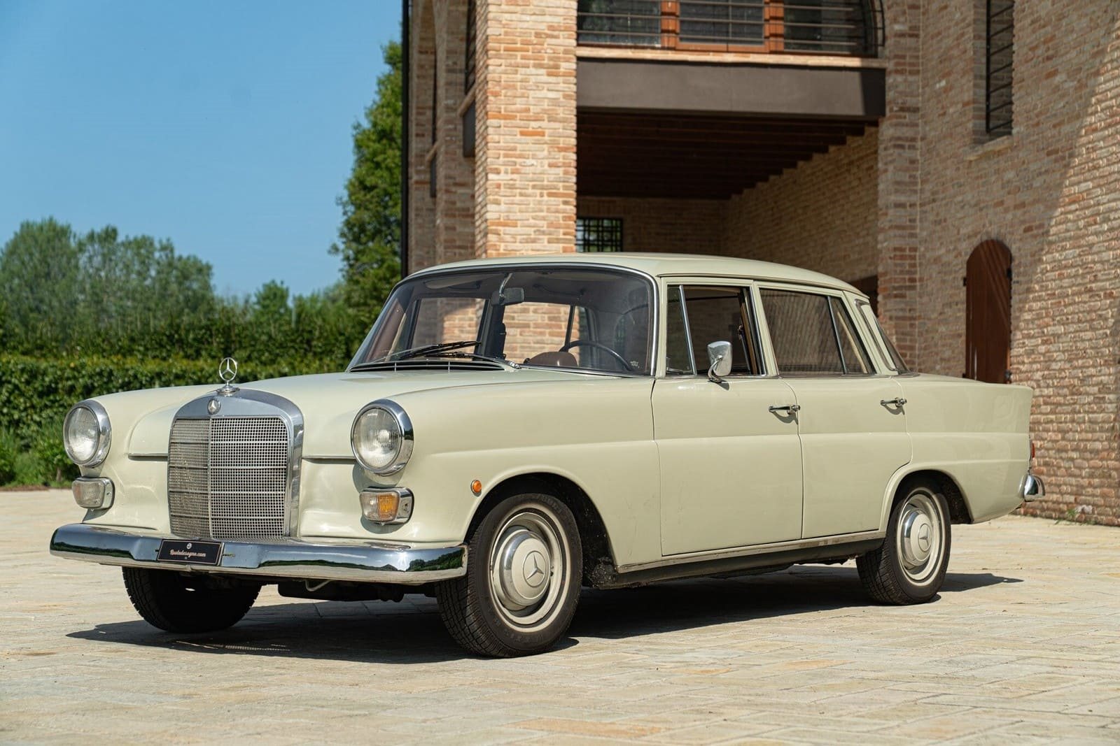 1966 - MERCEDES-BENZ 200, foto 1