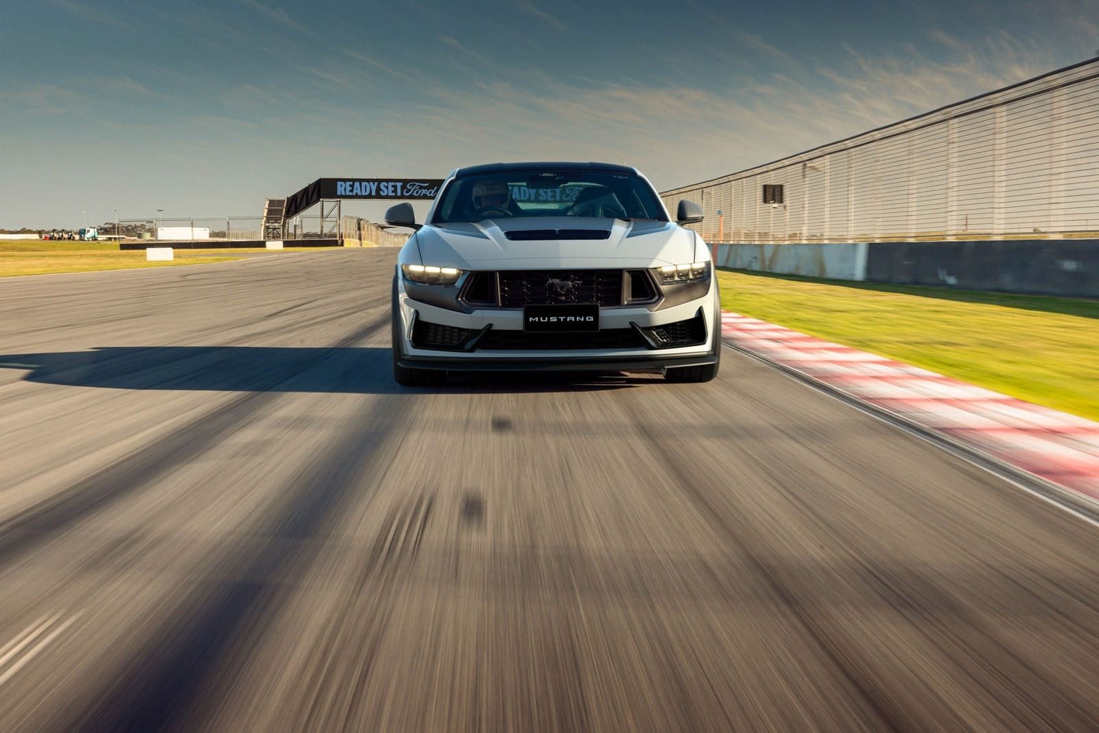 2026 - FORD MUSTANG DARK HORSE T8-SPEC, foto 2