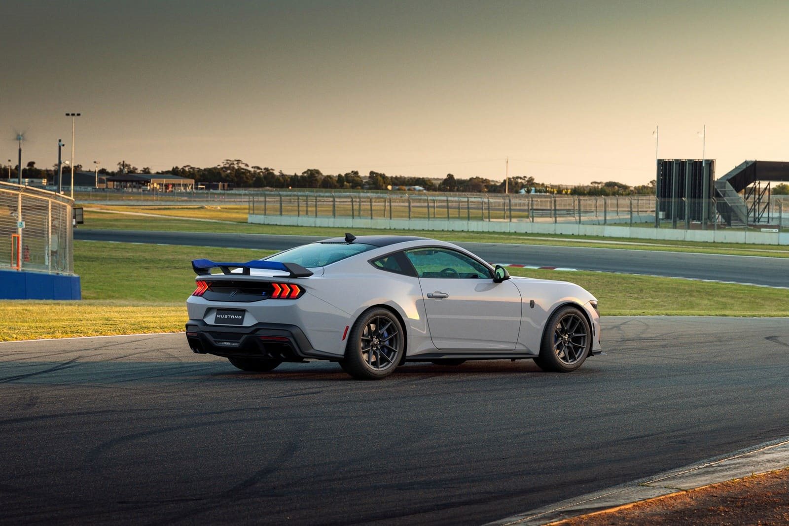 2026 - FORD MUSTANG DARK HORSE T8-SPEC, foto 5
