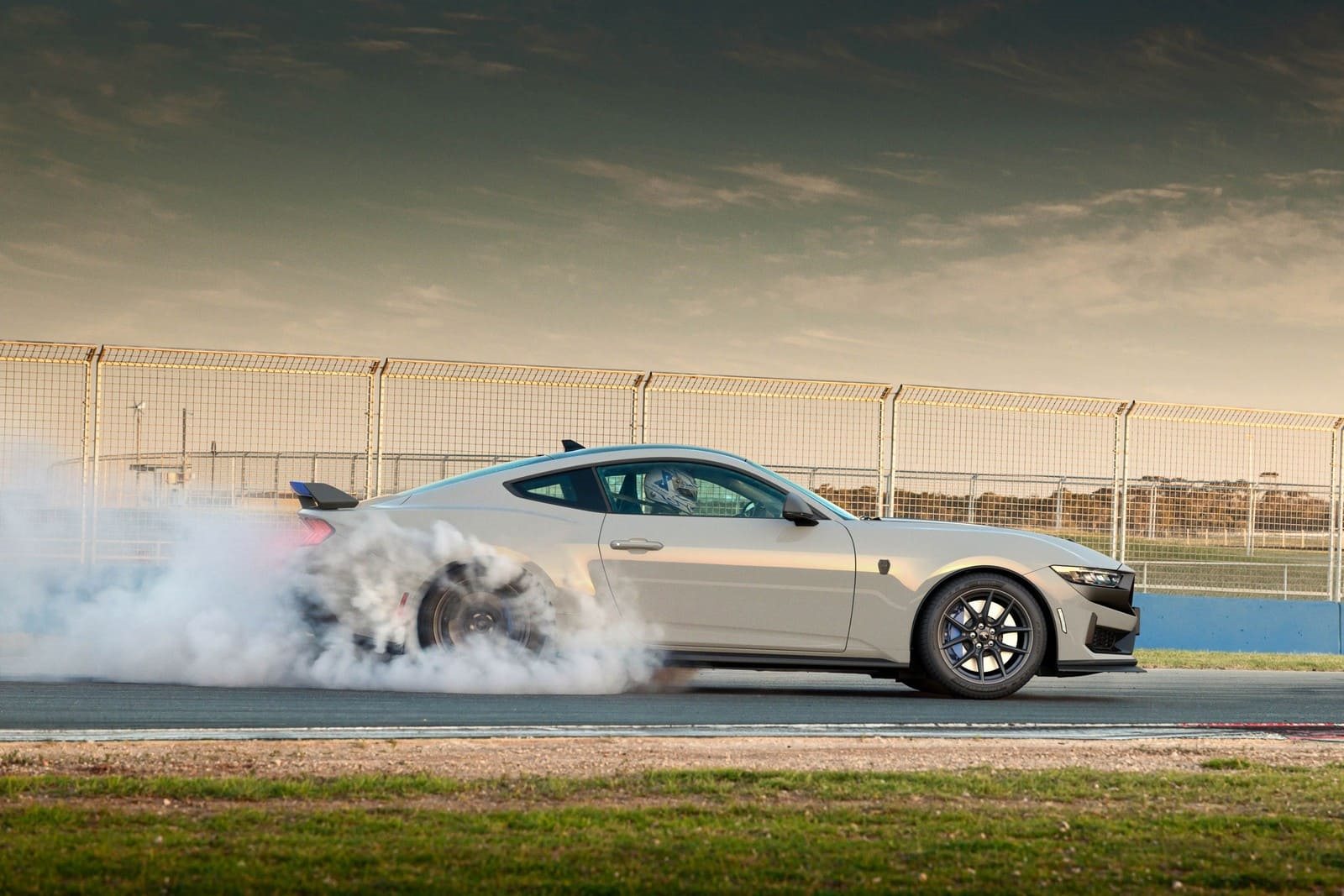 2026 - FORD MUSTANG DARK HORSE T8-SPEC, foto 6