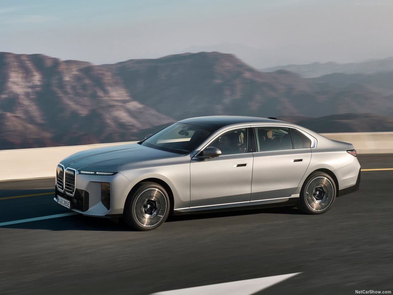 2027 - BMW i7, foto 14