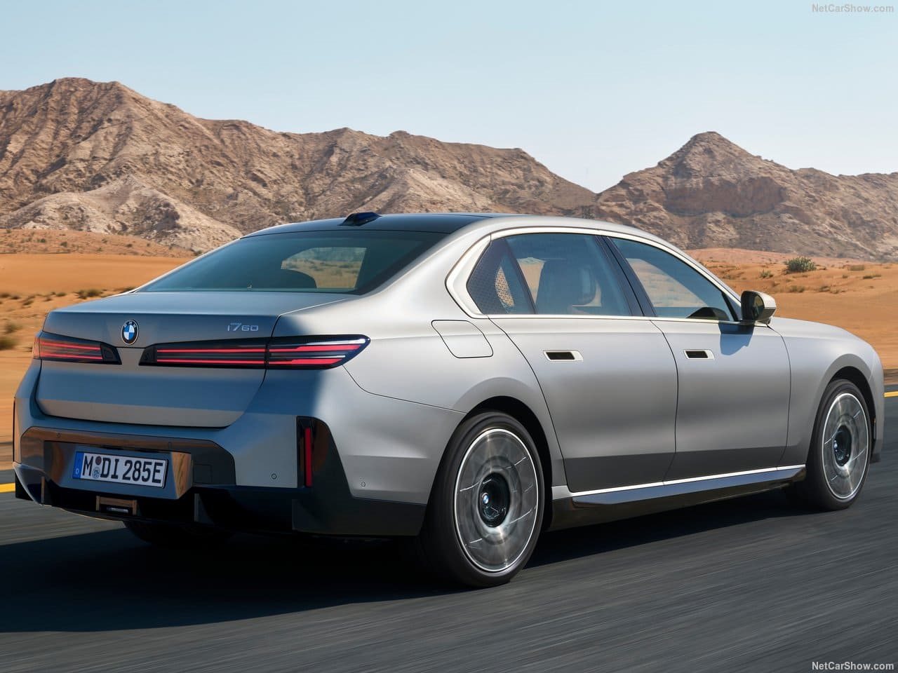 2027 - BMW i7, foto 22