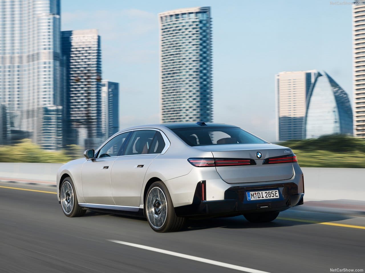 2027 - BMW i7, foto 24