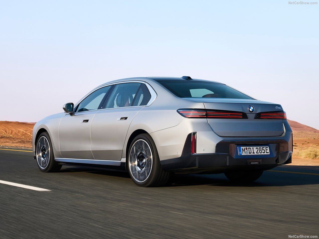 2027 - BMW i7, foto 25