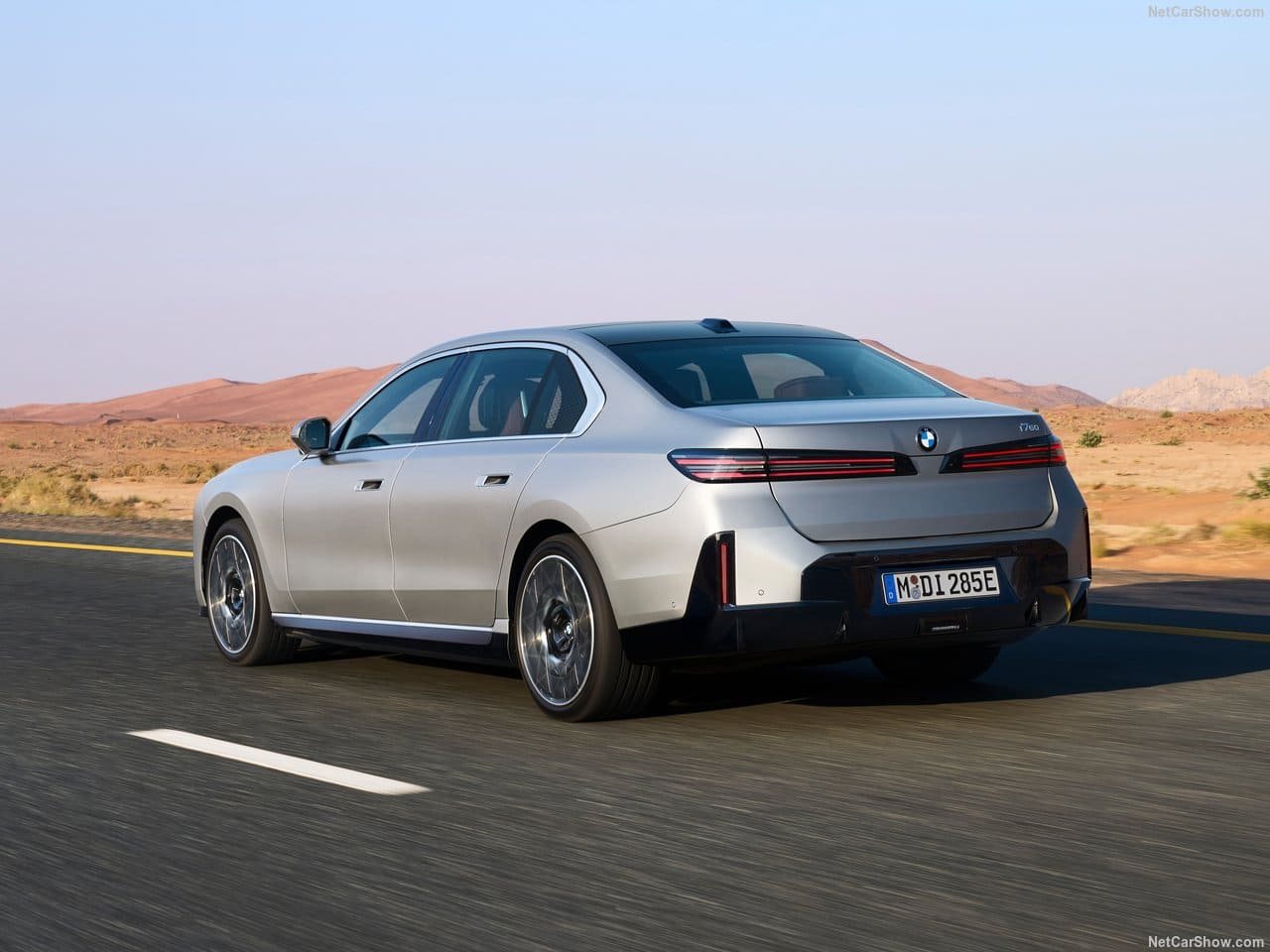 2027 - BMW i7, foto 26