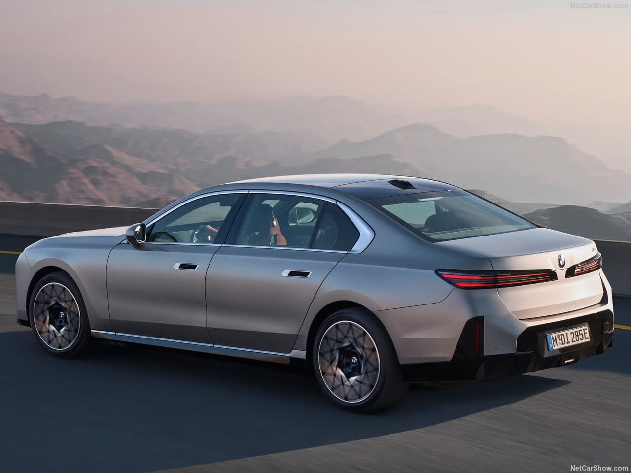 2027 - BMW i7, foto 27