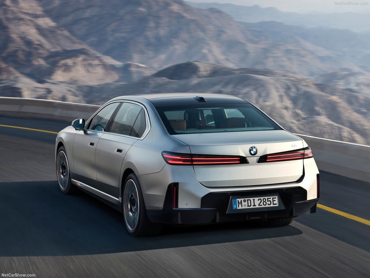 2027 - BMW i7, foto 29