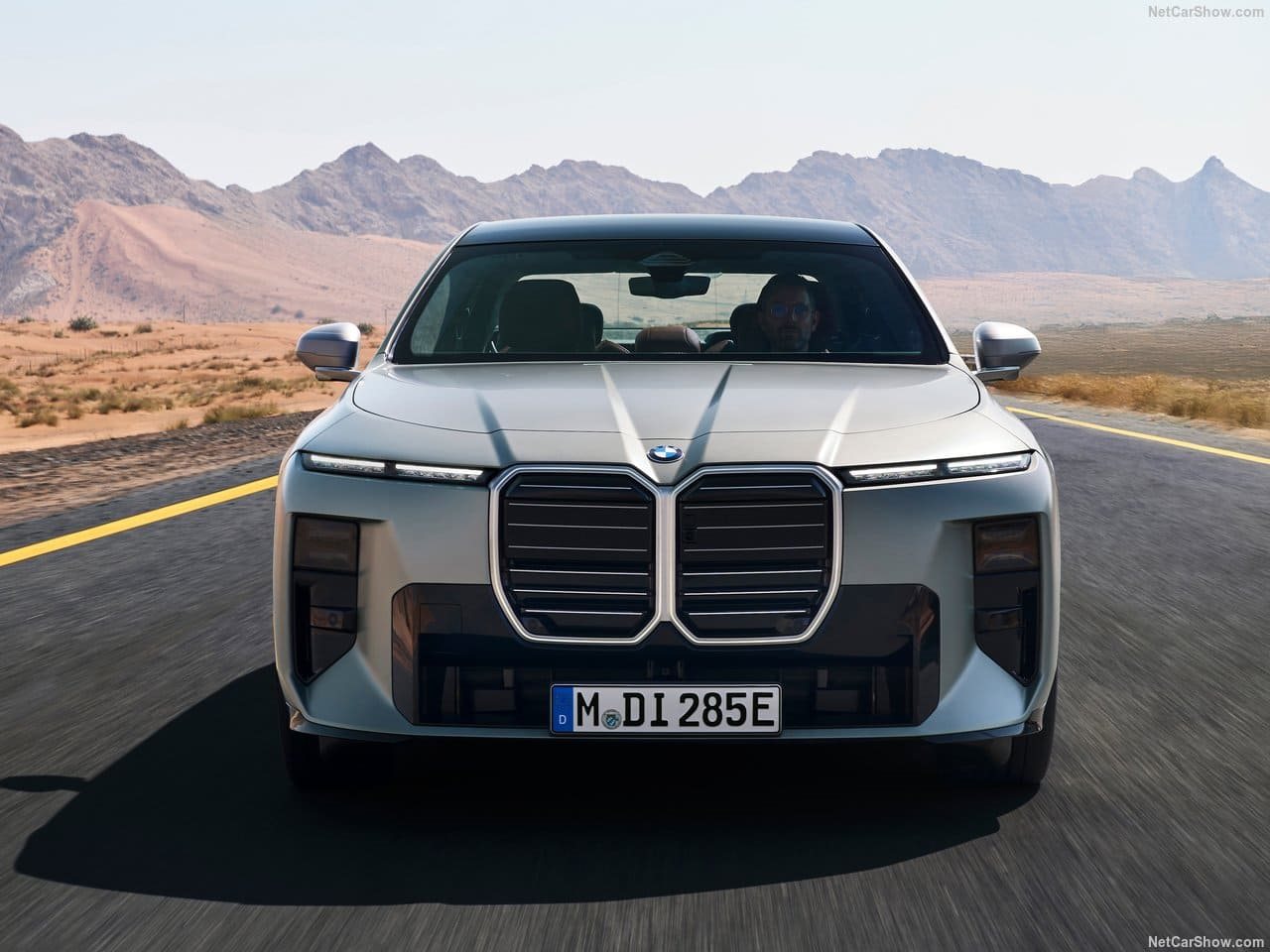 2027 - BMW i7, foto 31