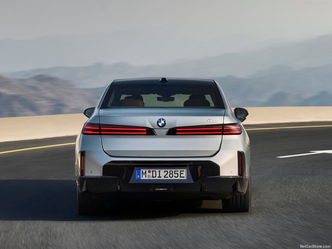 2027 - BMW i7, foto 33