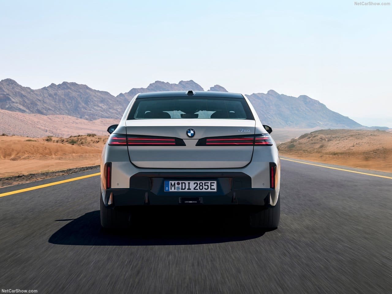2027 - BMW i7, foto 34