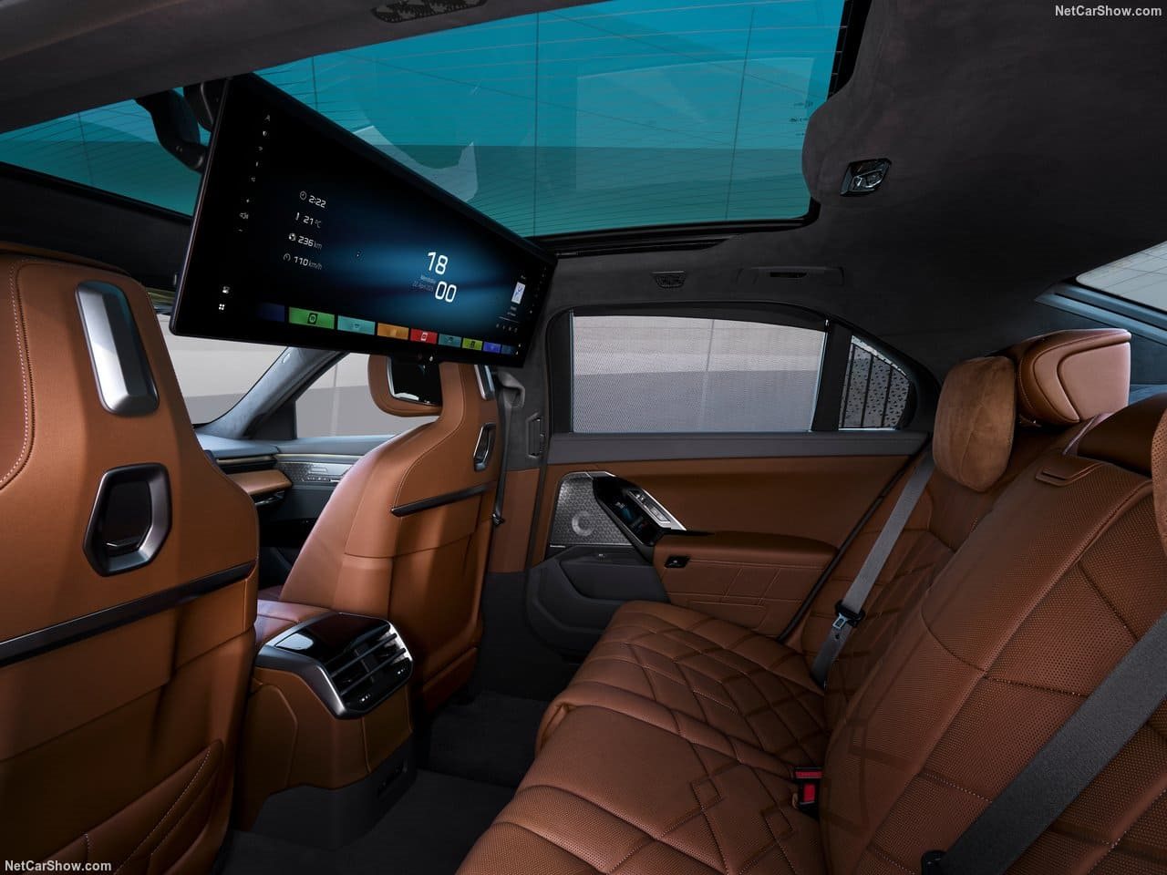 2027 - BMW i7, foto 38