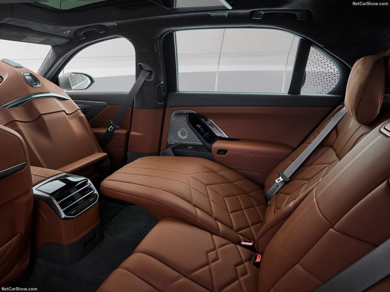 2027 - BMW i7, foto 39