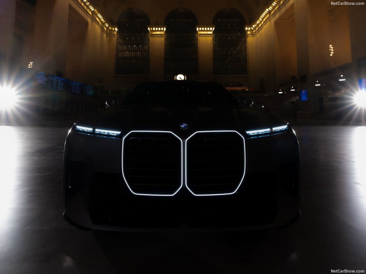 2027 - BMW i7, foto 44