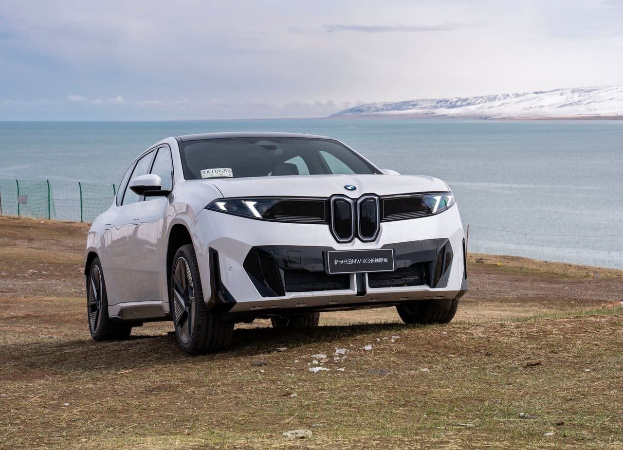 BMW iX3 LWB, foto 2