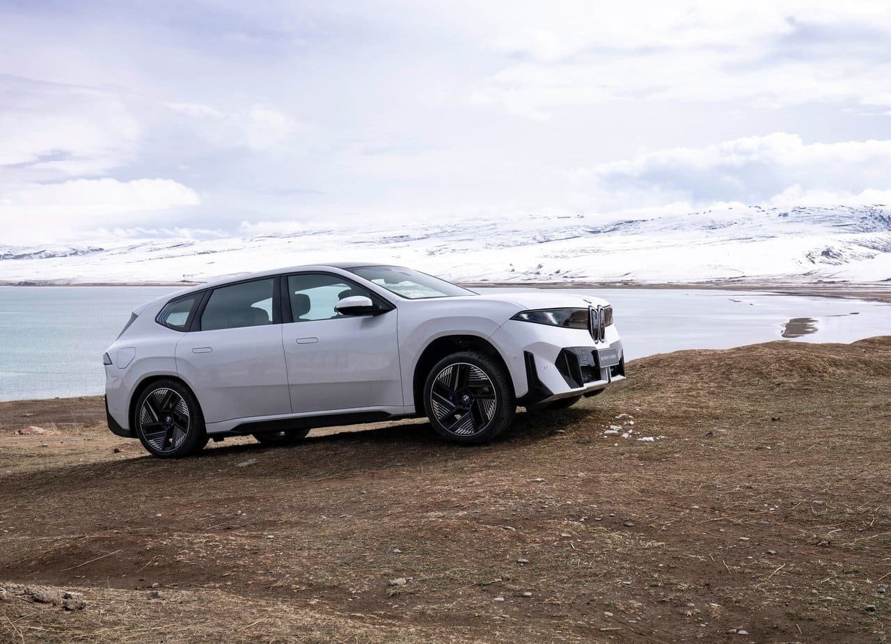 BMW iX3 LWB, foto 3