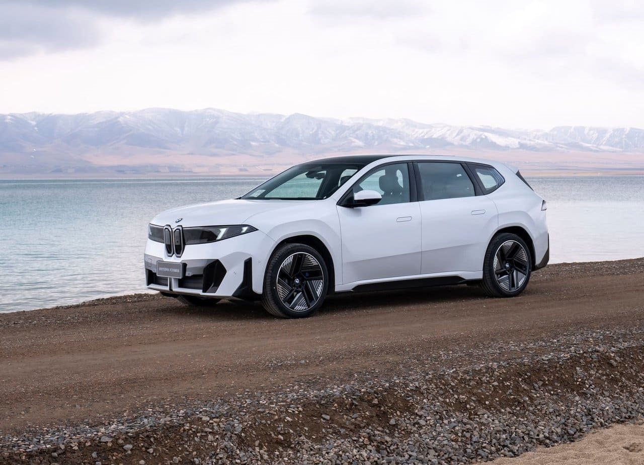 BMW iX3 LWB, foto 4