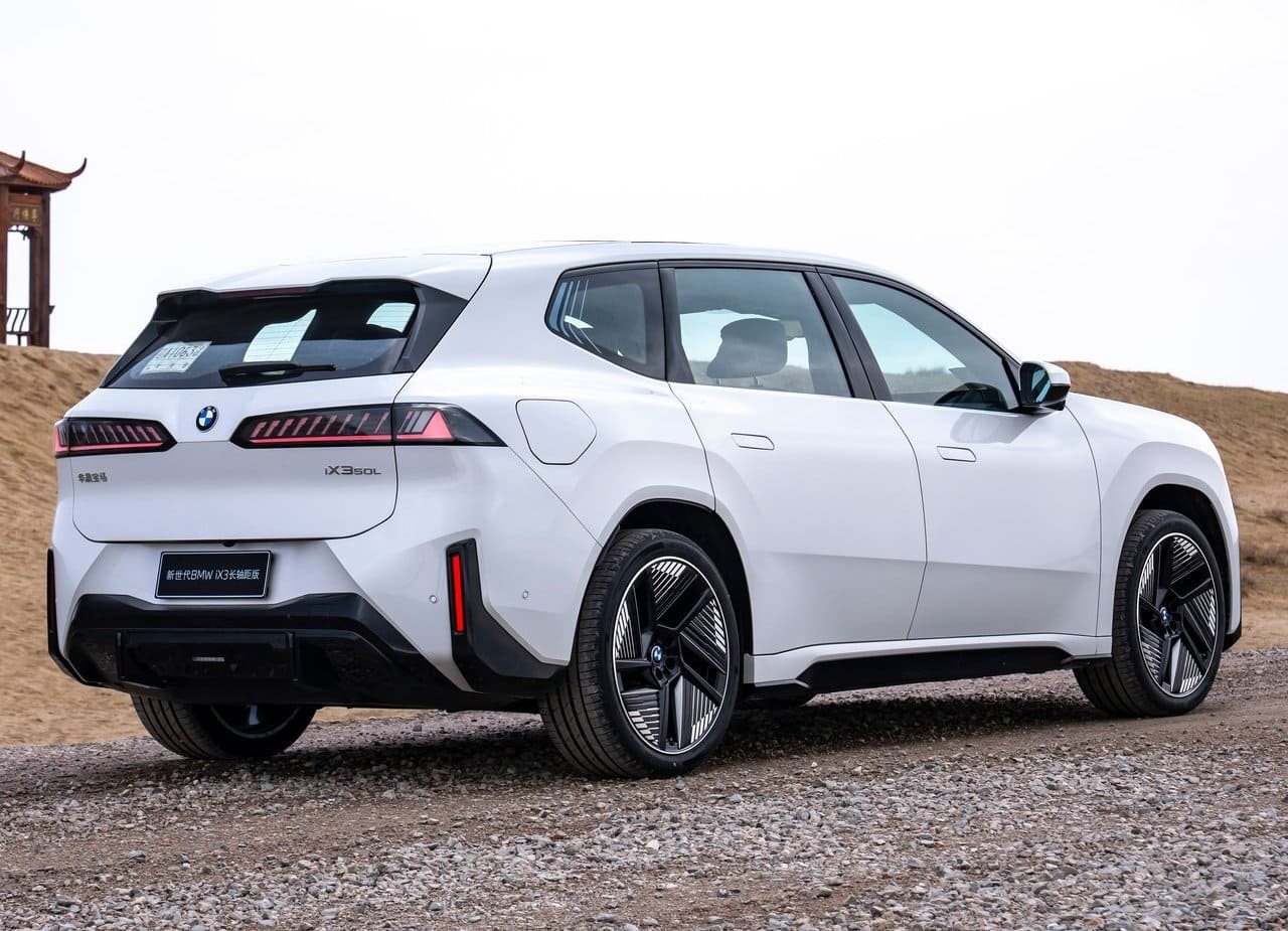 BMW iX3 LWB, foto 12
