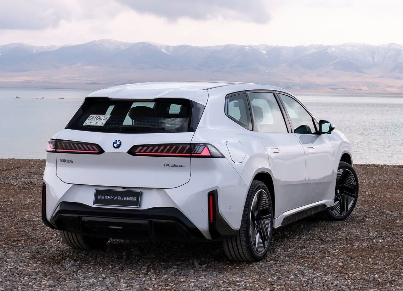 BMW iX3 LWB, foto 14