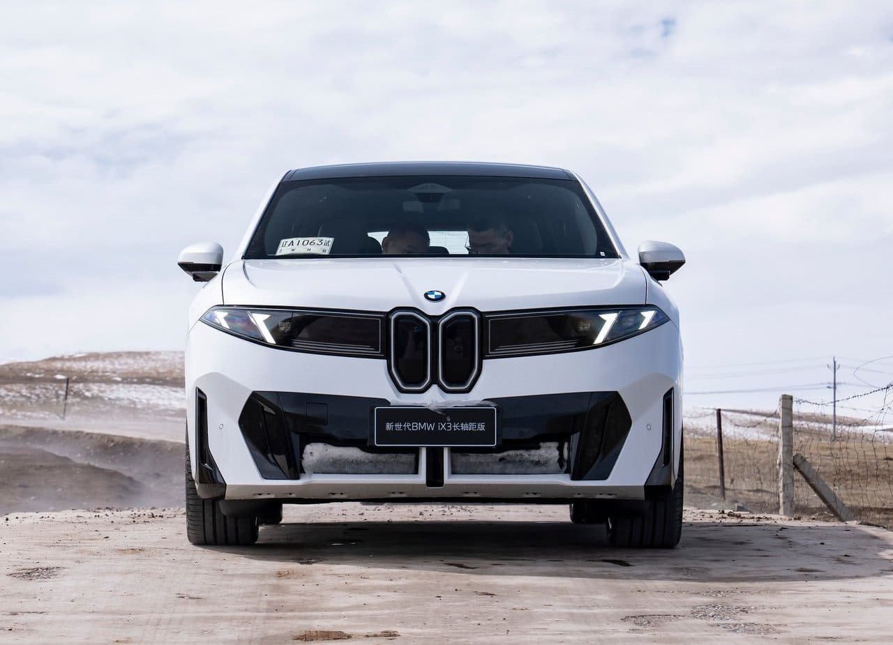 BMW iX3 LWB, foto 18