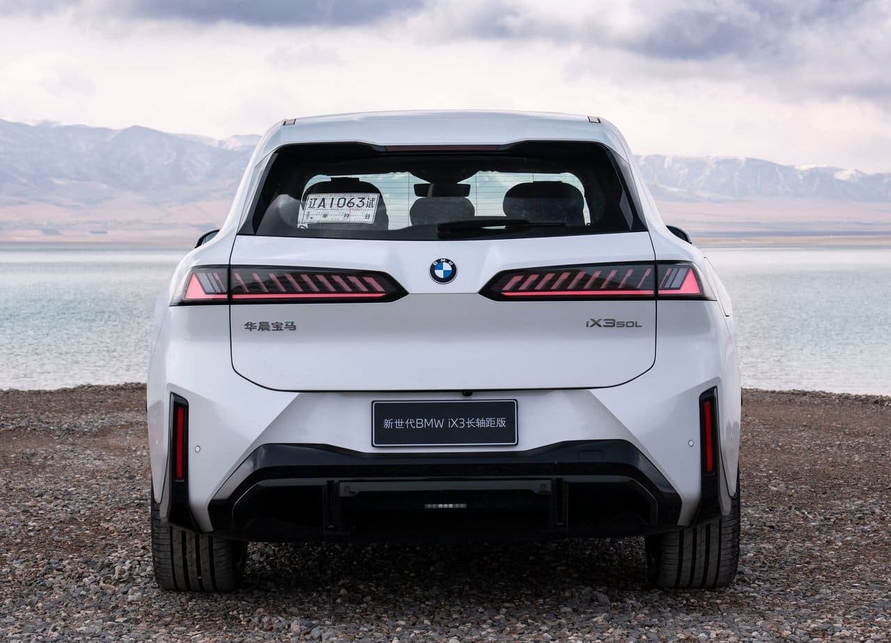 BMW iX3 LWB, foto 22