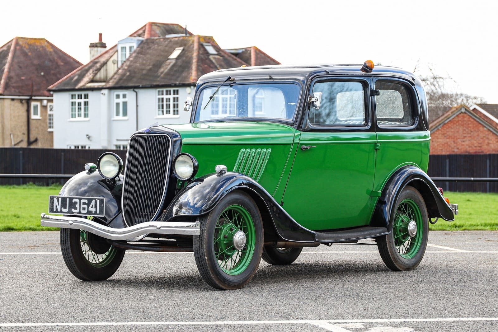 1934 - FORD MODEL Y TWO-DOOR SALOON, foto 1