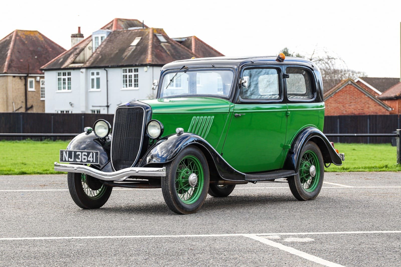 1934 - FORD MODEL Y TWO-DOOR SALOON, foto 2