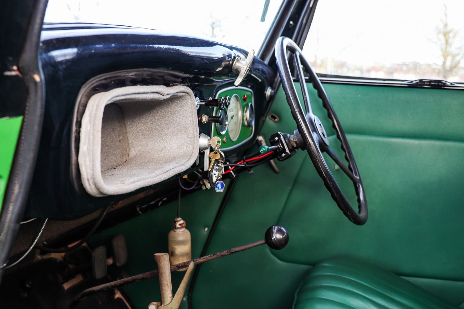 1934 - FORD MODEL Y TWO-DOOR SALOON, foto 40