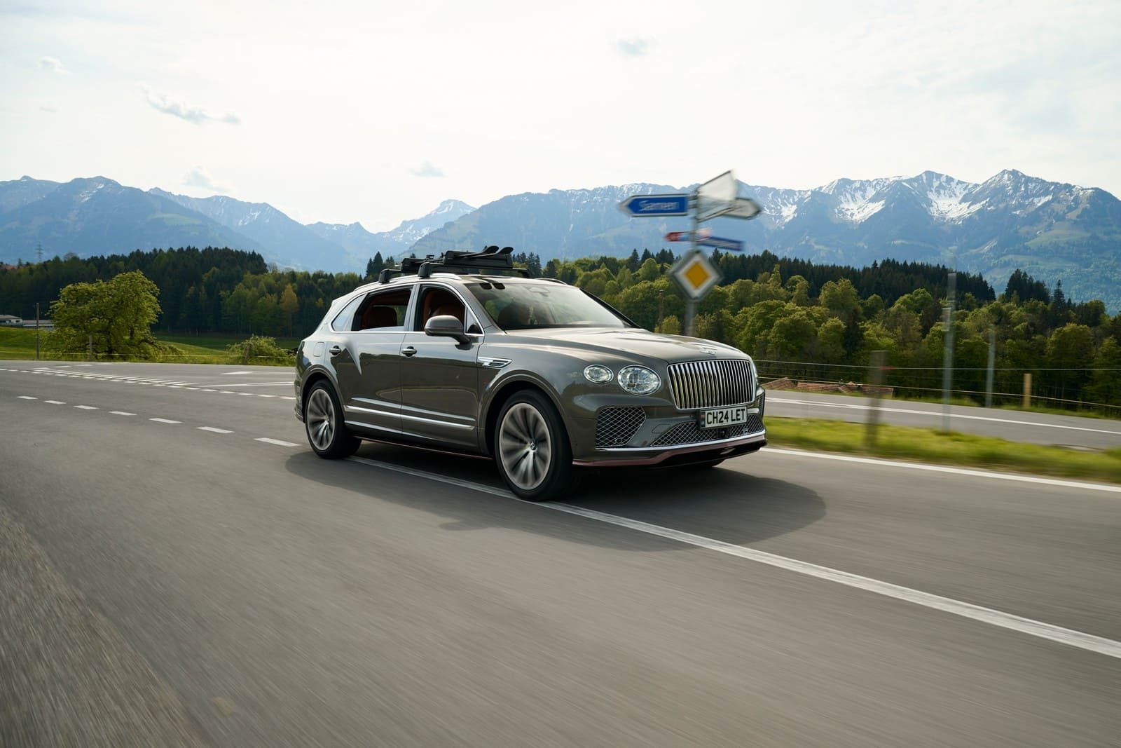2026 - BENTLEY BENTAYGA EWB CHALET EDITION BY ‘GSTAAD GUY’, foto 4