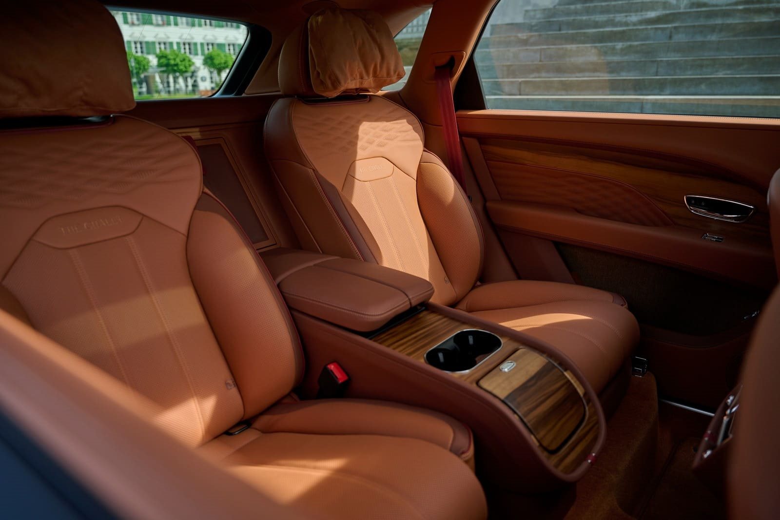 2026 - BENTLEY BENTAYGA EWB CHALET EDITION BY ‘GSTAAD GUY’, foto 9