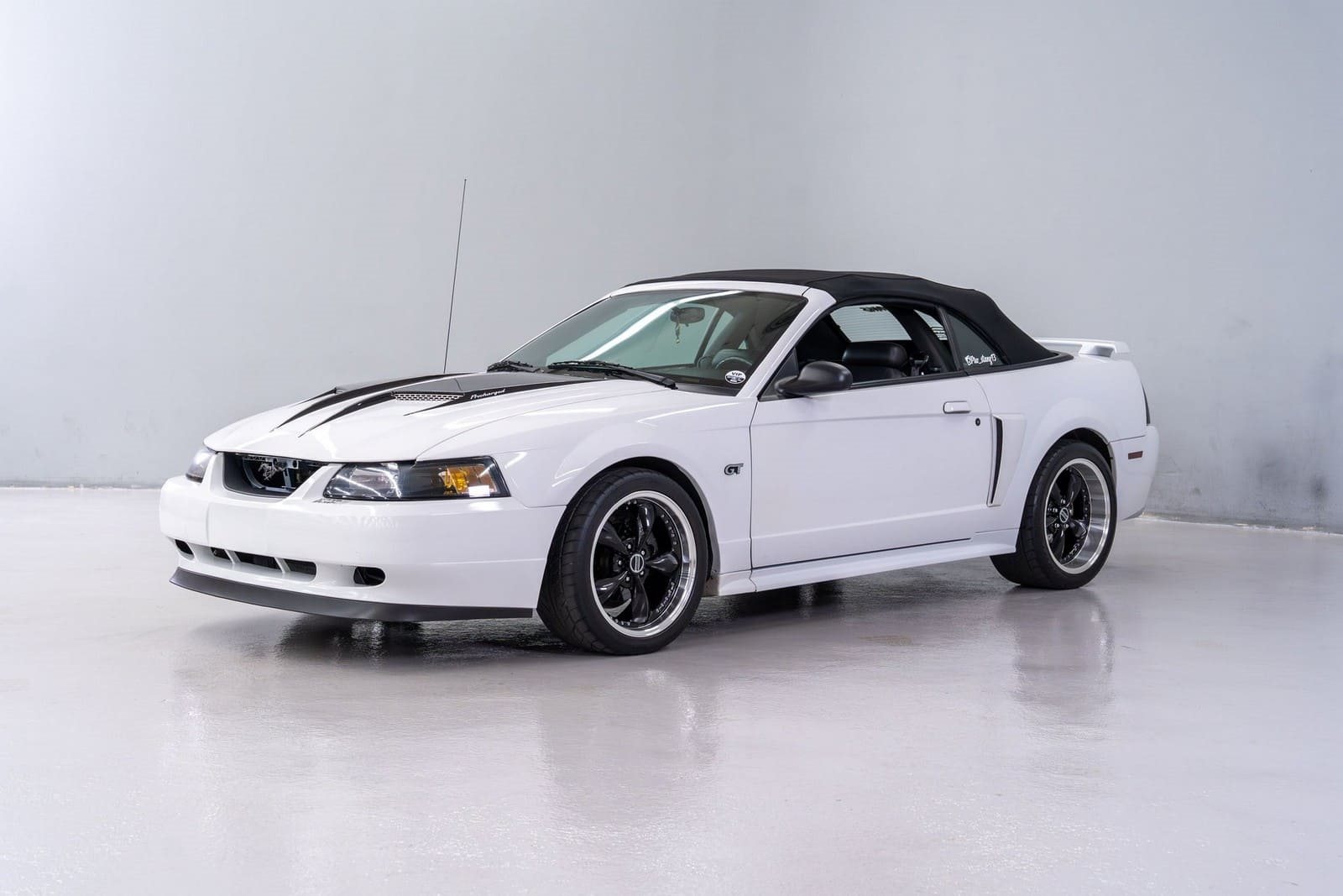 2001 - FORD MUSTANG GT CONVERTIBLE OXFORD WHITE, foto 1